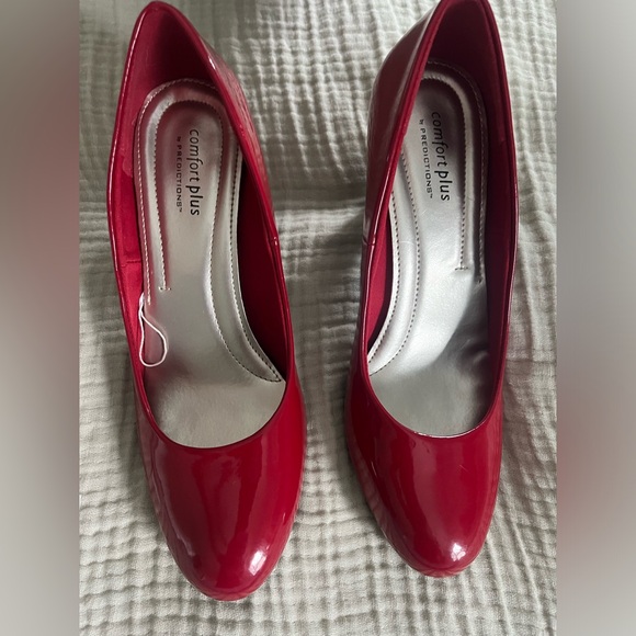 Red size 9 Comfort Plus closed toe high heels - Picture 4 of 6